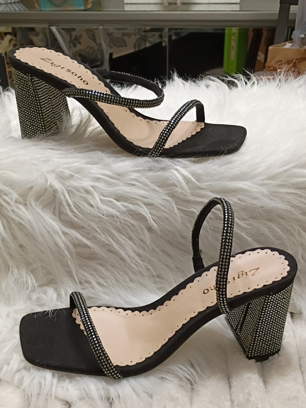 New Zigi Soho Daleyza Black Rhinestone Jeweled Studded Heeled Sandals SZ 7.5 M - Picture 5 of 16
